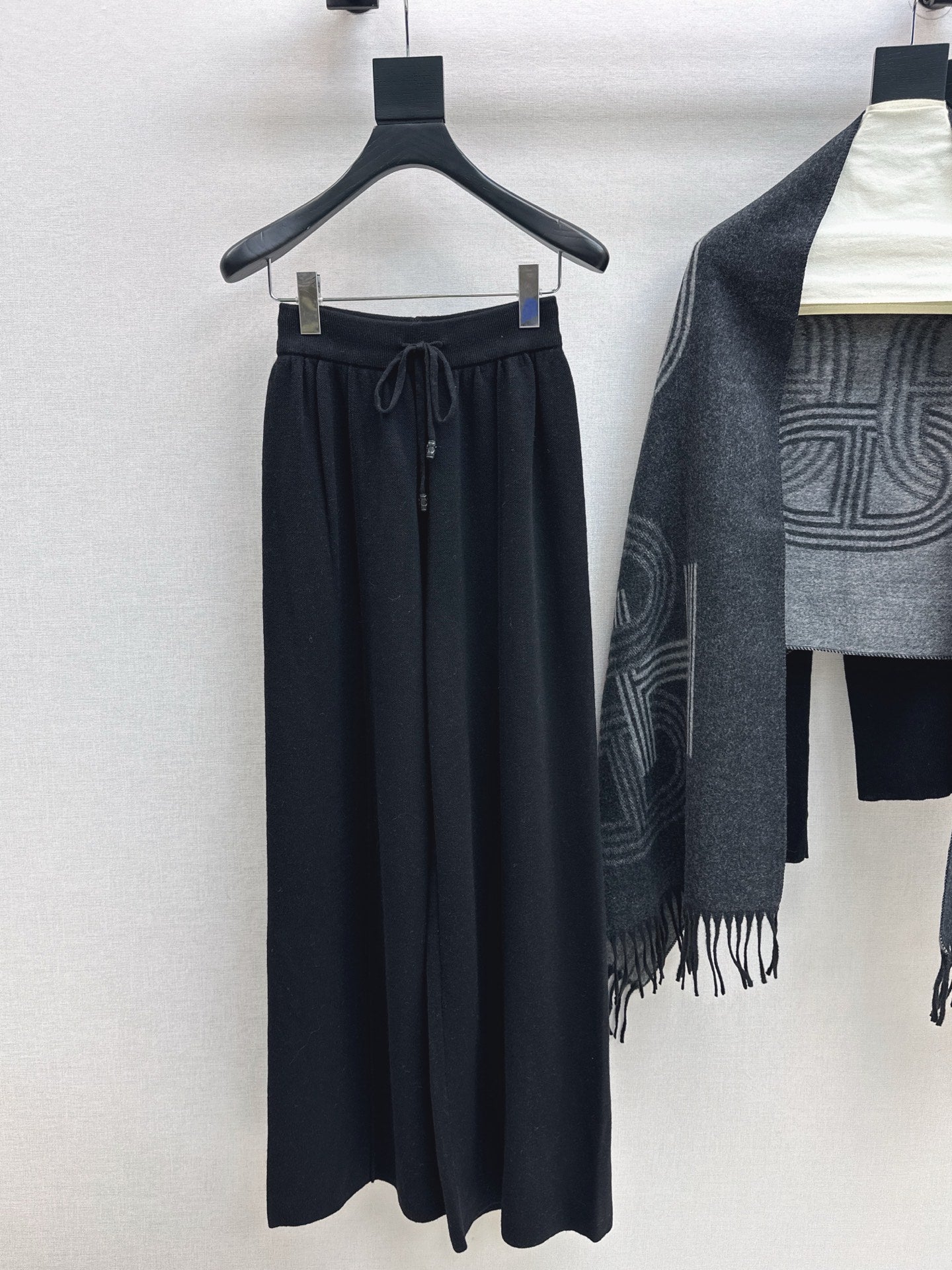 Herm NEW Knitted three-piece set