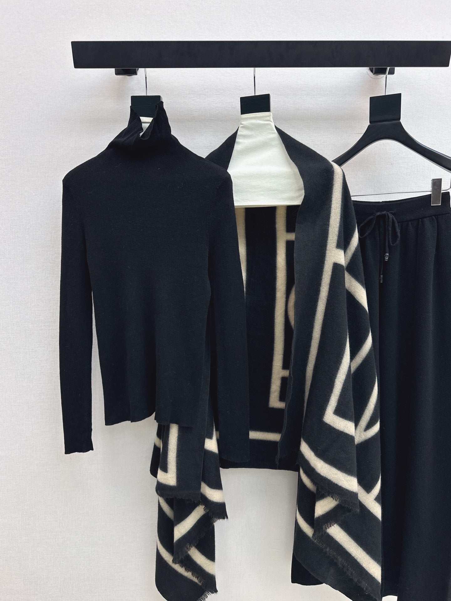 Thom NEW Knitted three-piece set