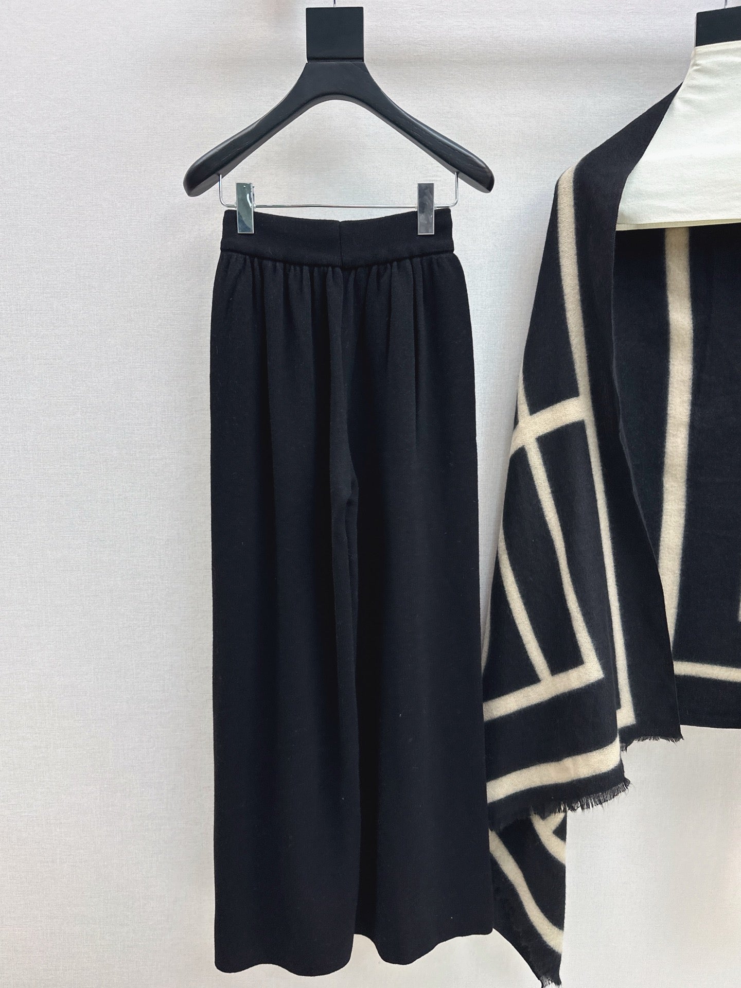 Thom NEW Knitted three-piece set