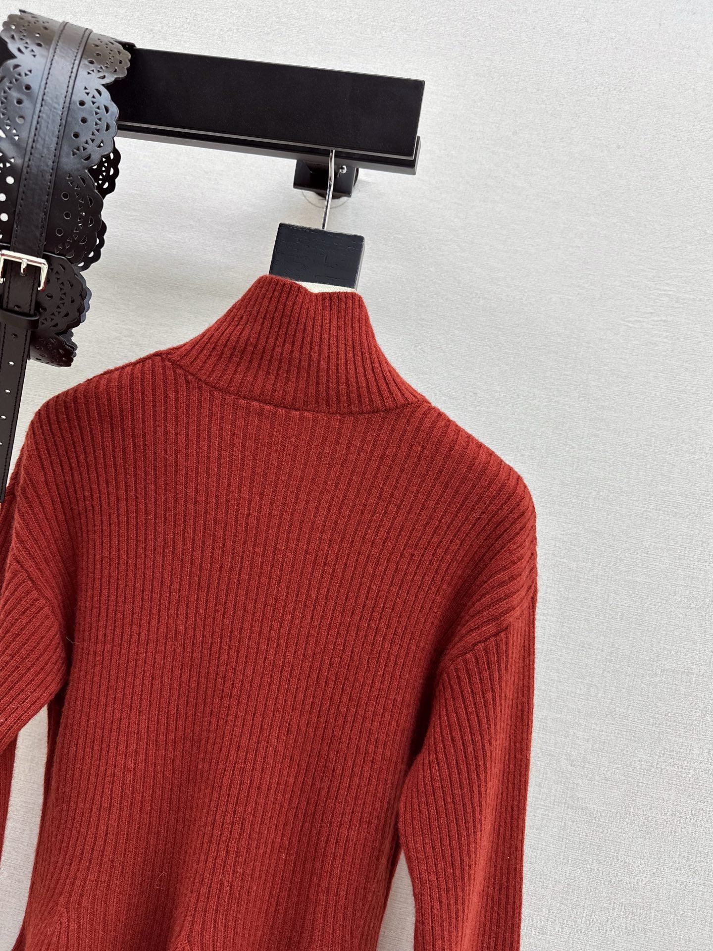 Max NEW Bell-sleeved sweater with a belt