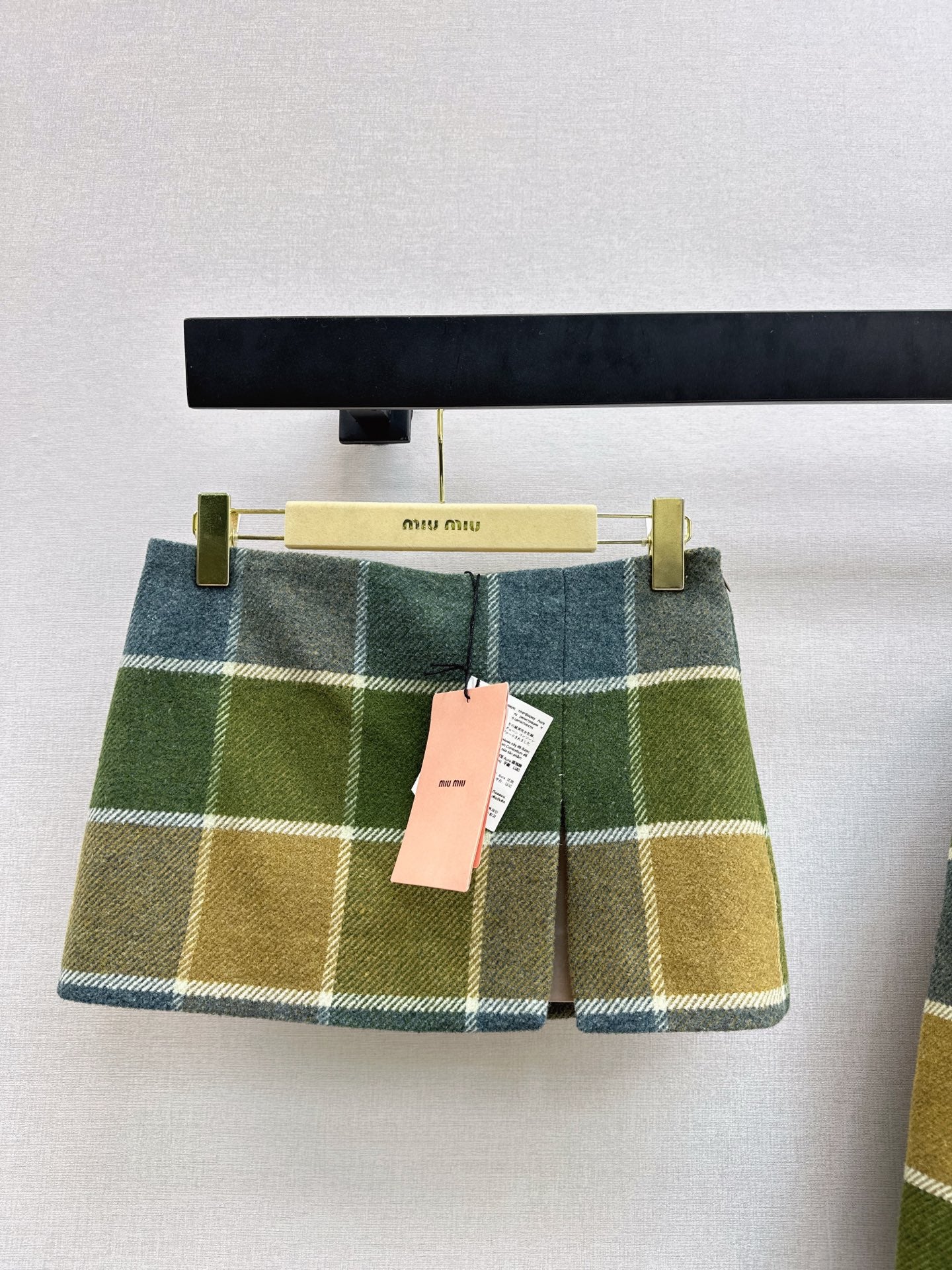 Miu NEW Embroidered short skirt