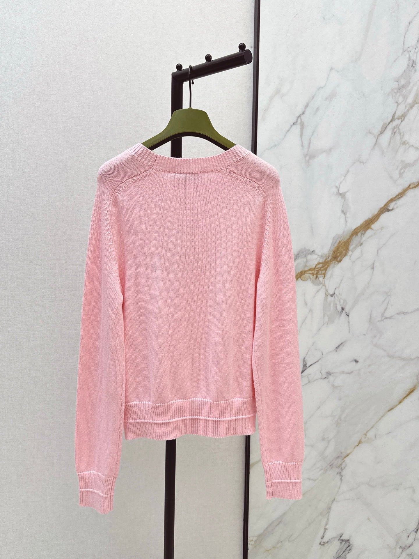 Guc NEW Embroidered sweater