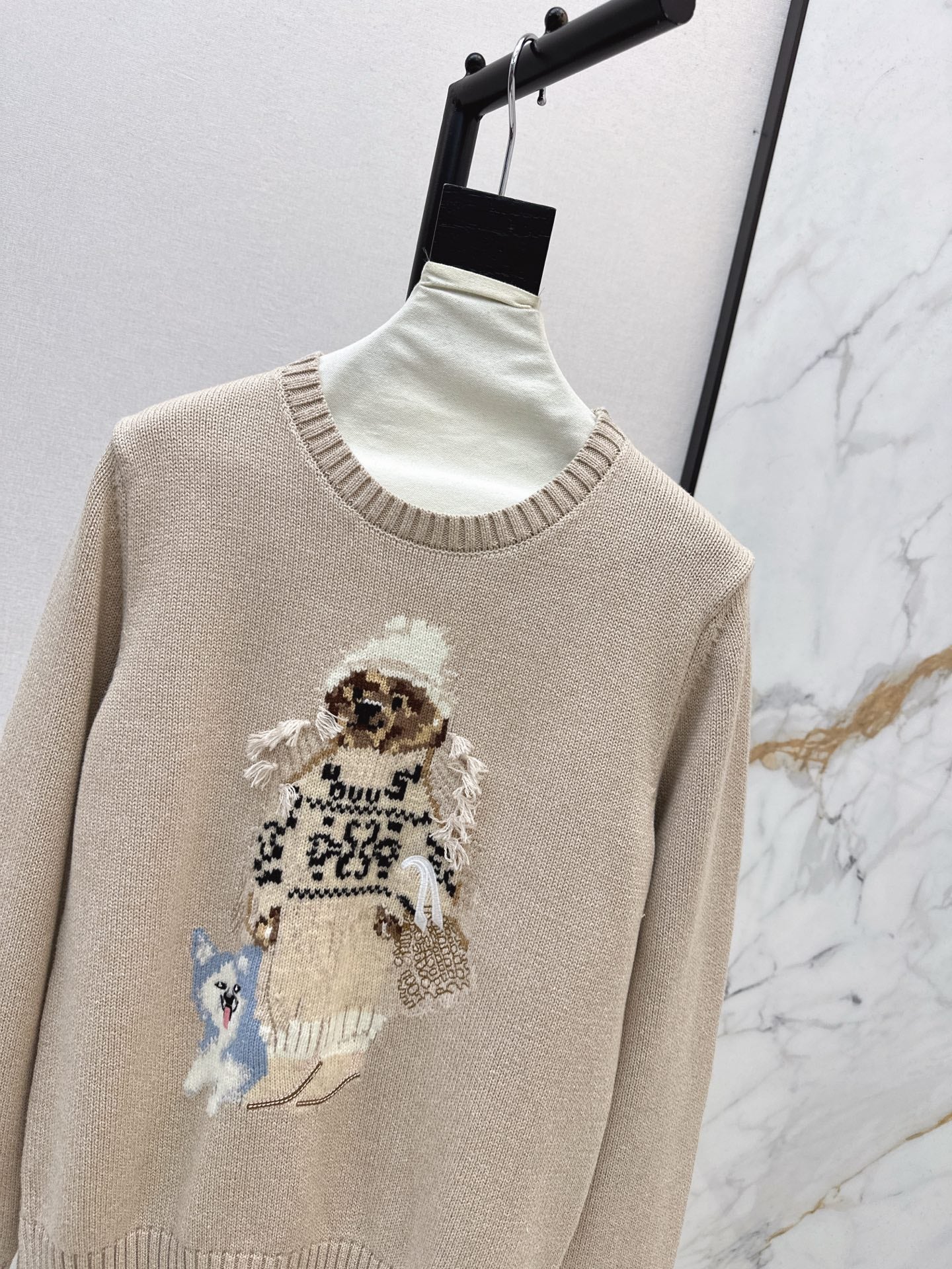 Ral NEW embroidered sweater
