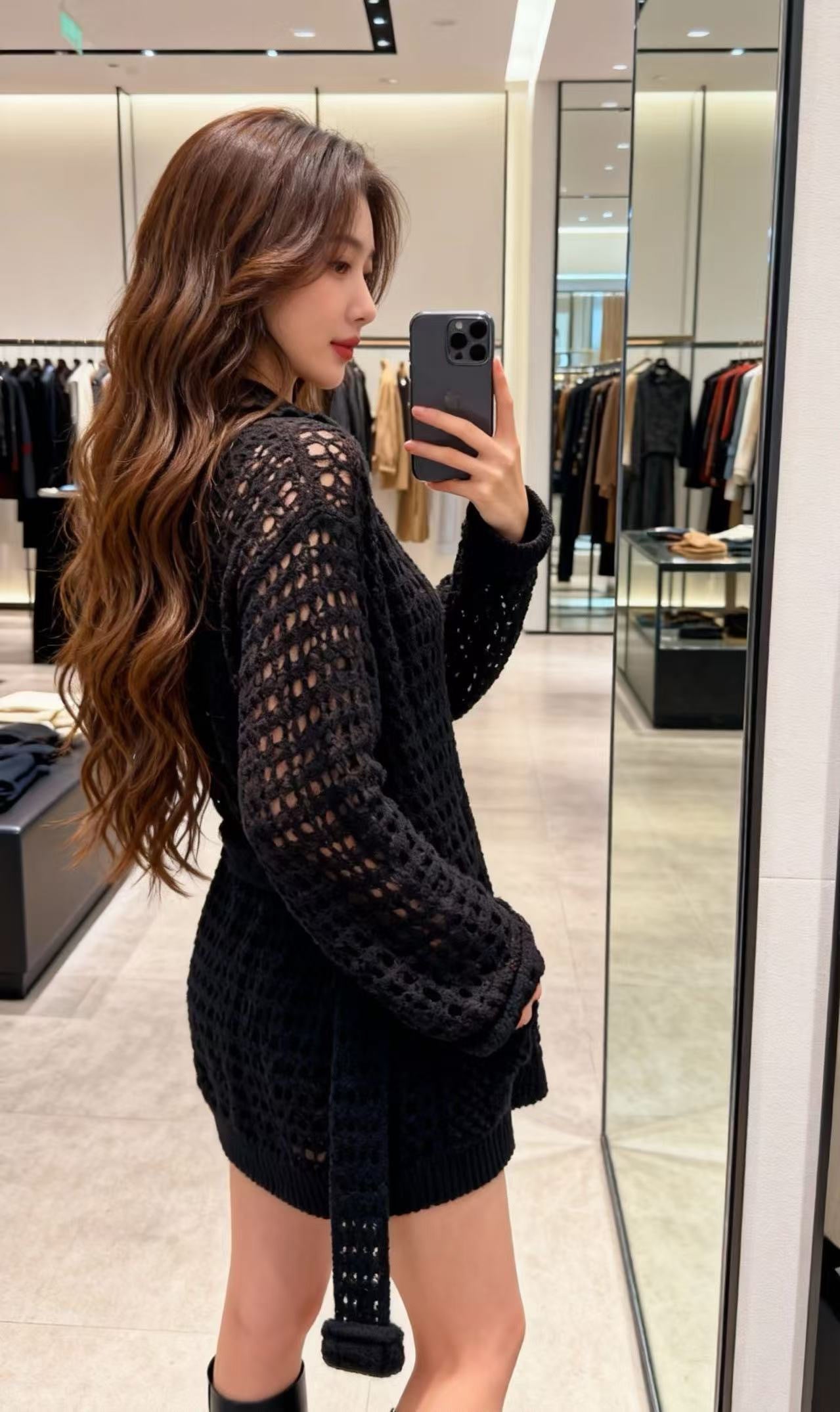 Chan NEW hollow knitwear