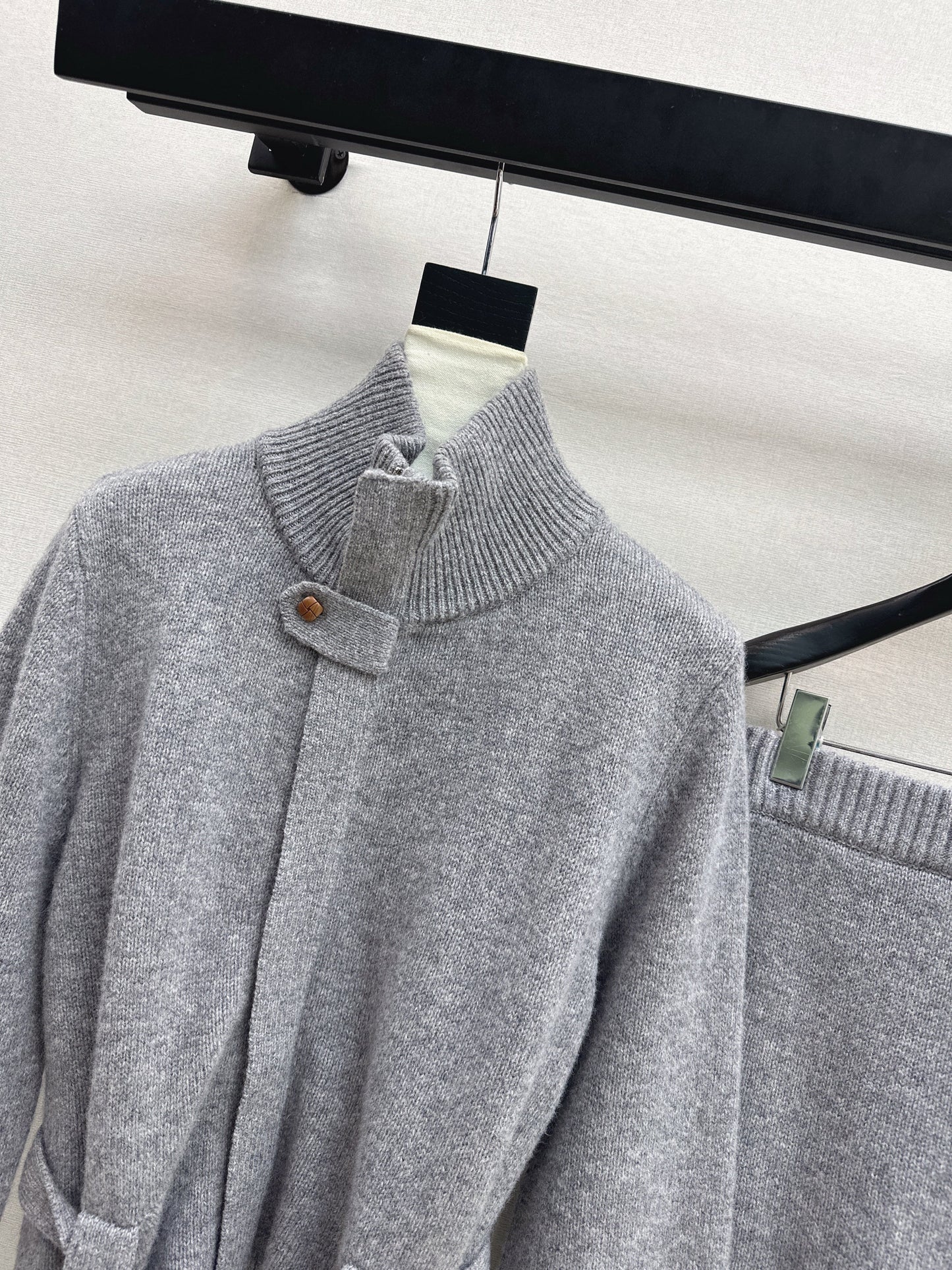 Loro NEW Zippered cardigan skirt set