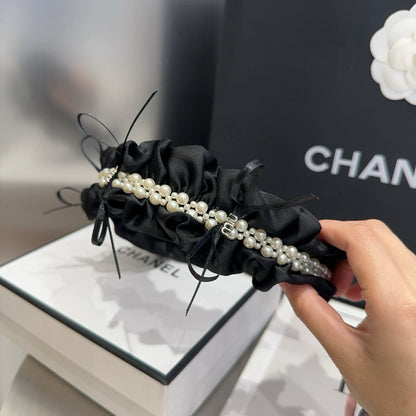 Miu Nwe letter headband