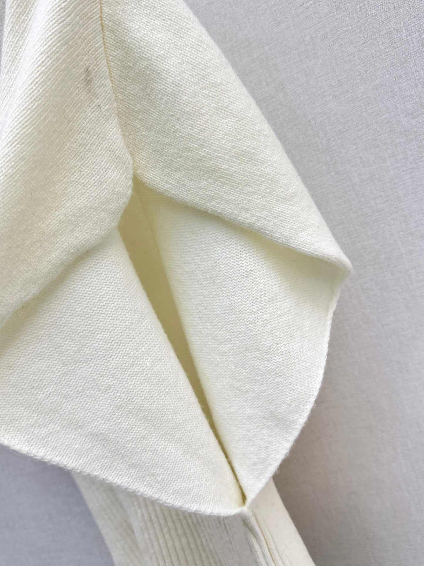 Brun NEW sleeveless sweater with belted