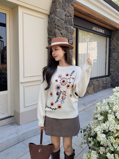 Es NEW embroidered sweater