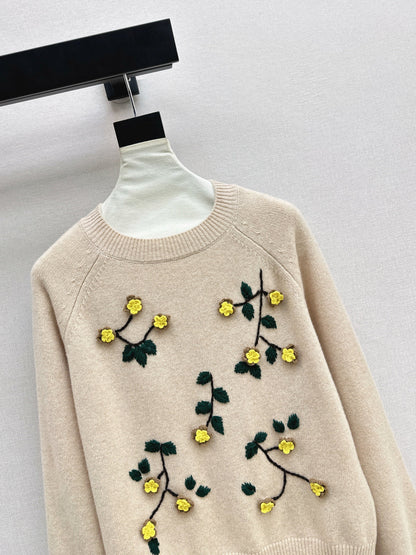 Es NEW embroidered sweater