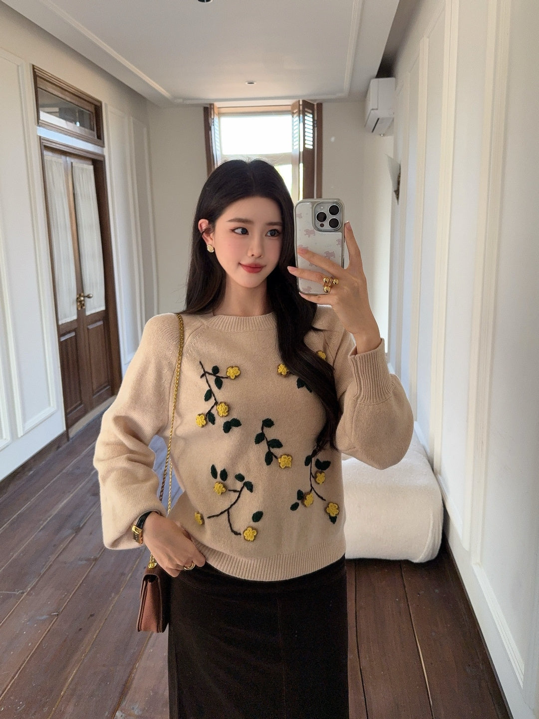 Es NEW embroidered sweater