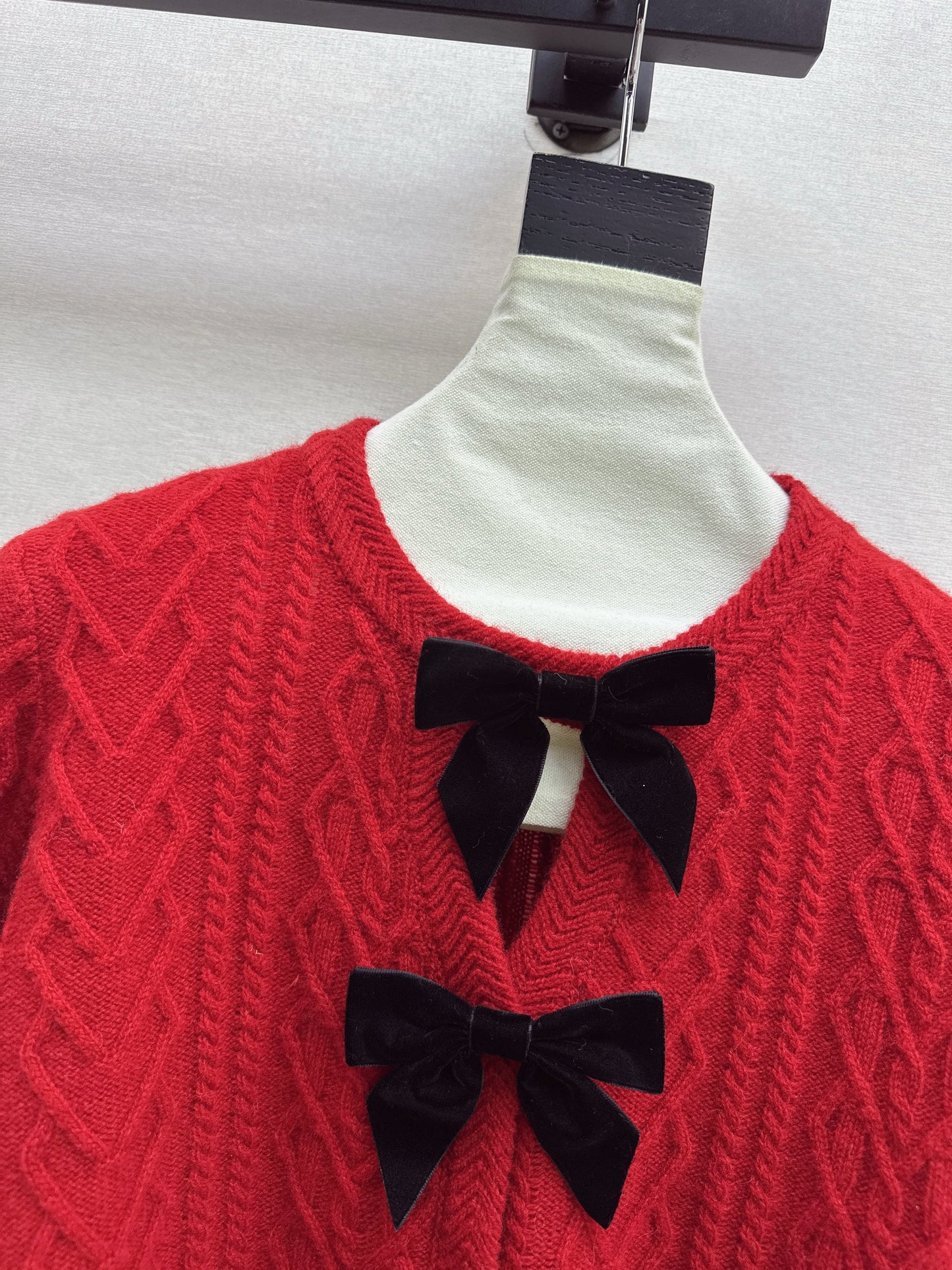 Miu NEW bow sweater