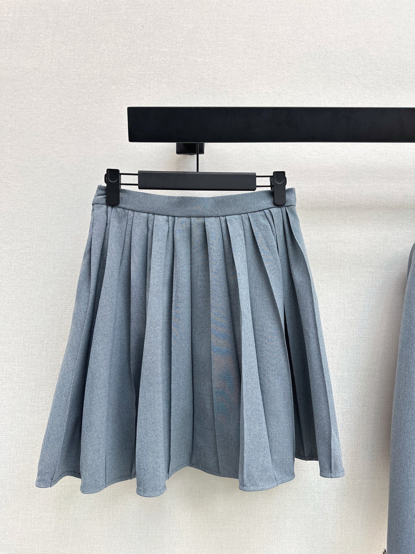 CD NEW pleated skirts