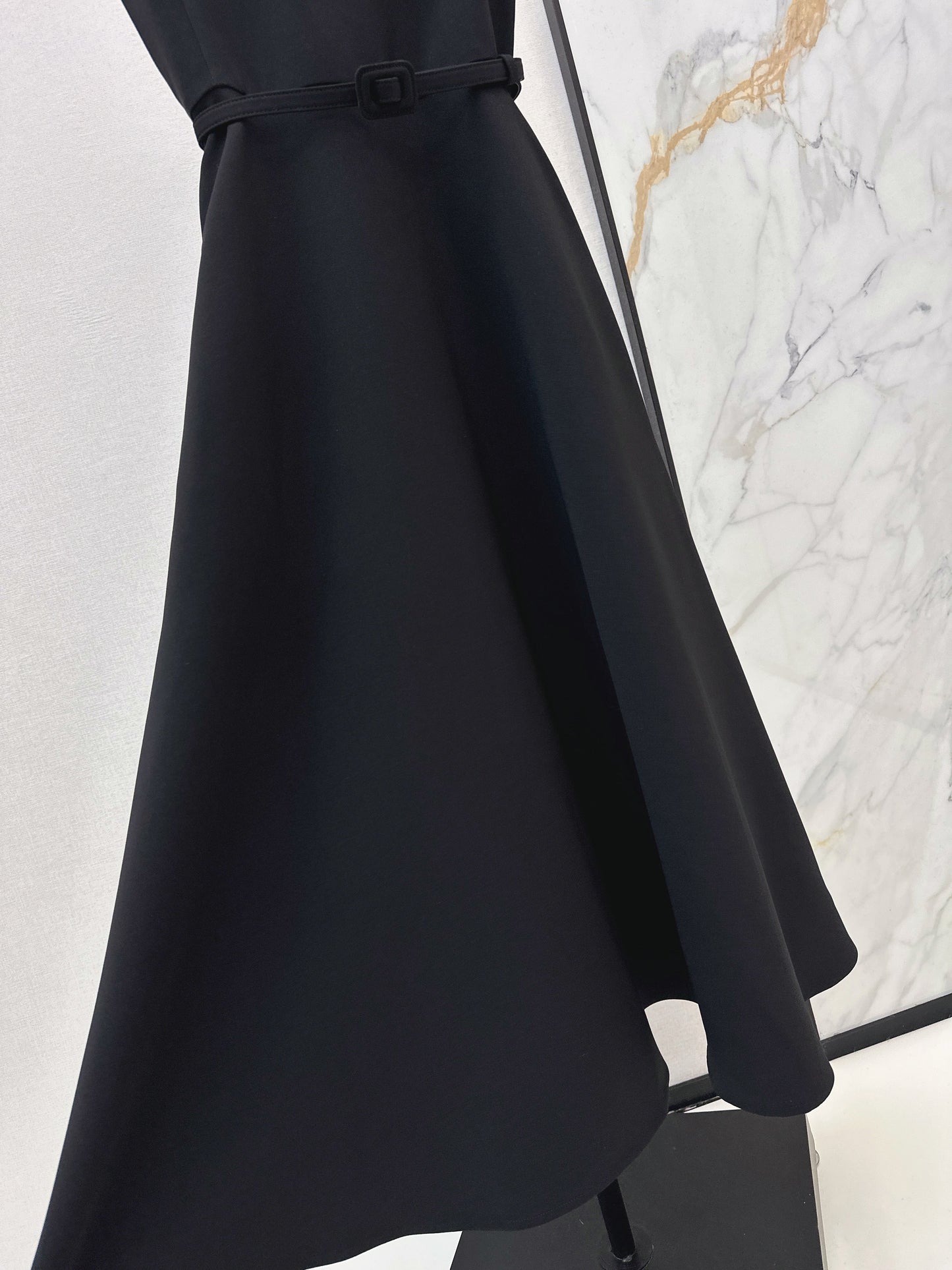 CD NEW classic sleeveless belted dress