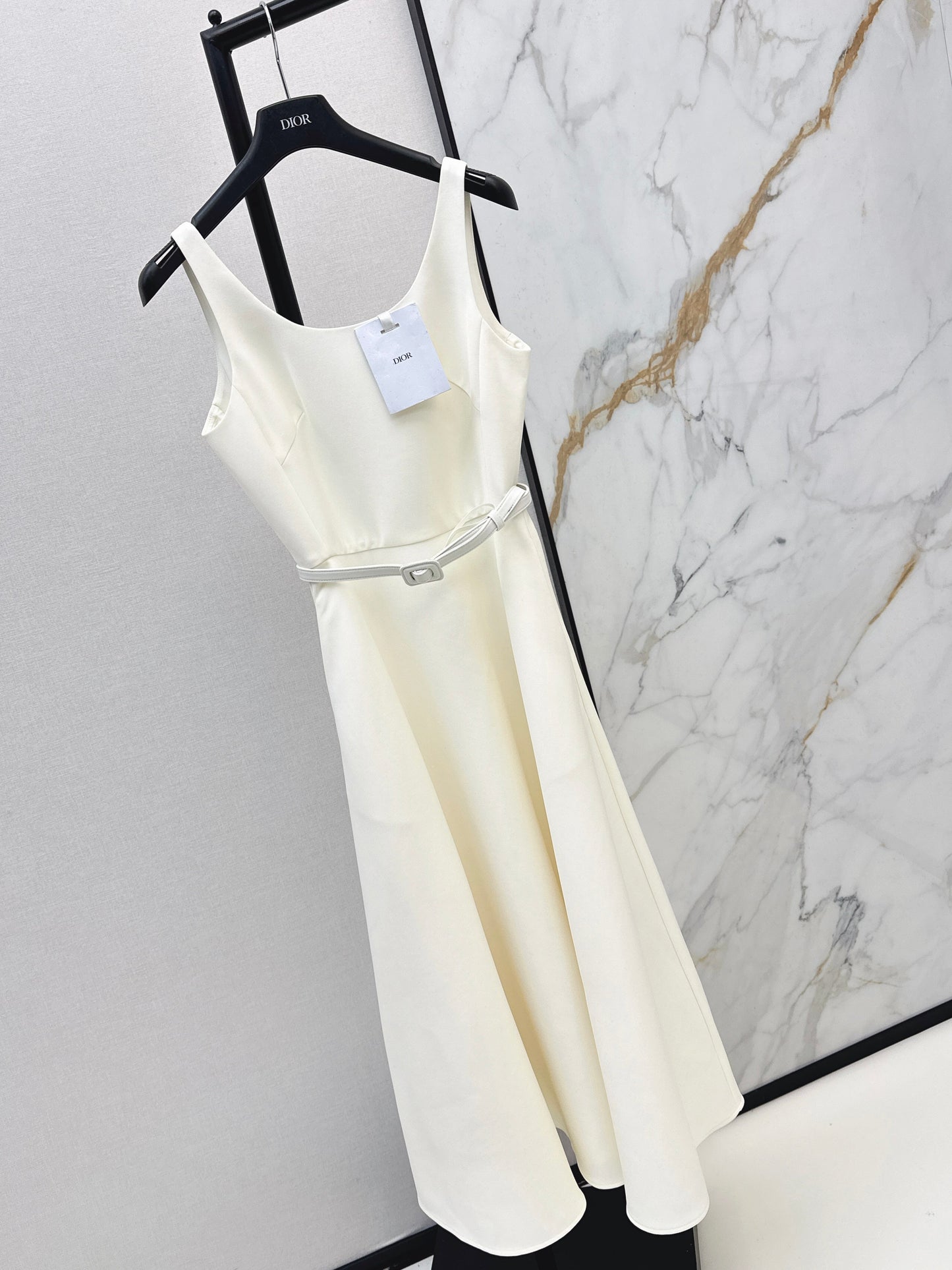 CD NEW classic sleeveless belted dress